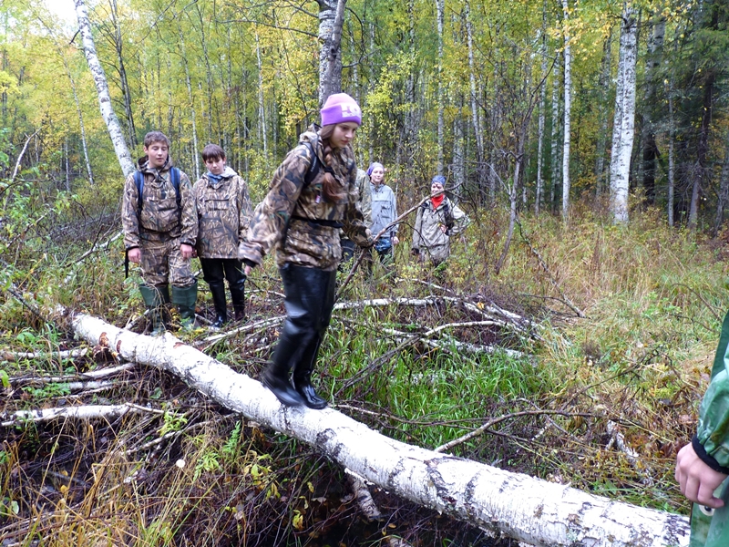 Хожу по болоту. Поход на болото. Поход в болотных сапогах. В болотных сапогах по болоту. Туризм в болотных сапогах.